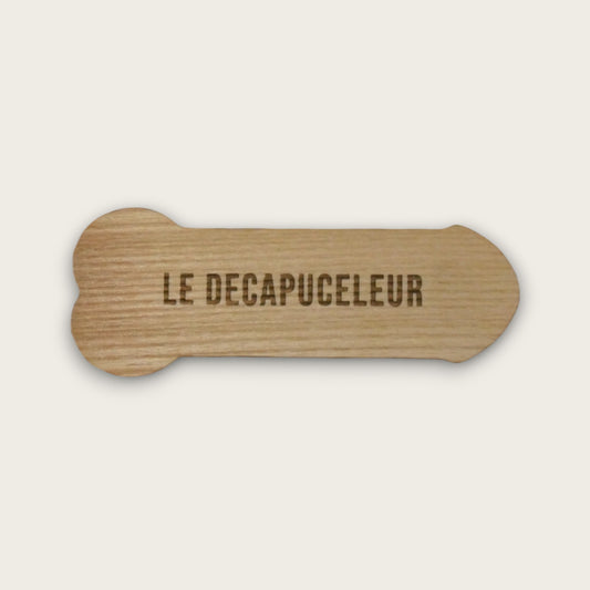 Le décapuceleur, un décapsuleur en forme de pénis pour partager vos bières entre amis ! Le zizi de poche ! Parfait pour les EVG / EVJF et pour vos amis beaufs !