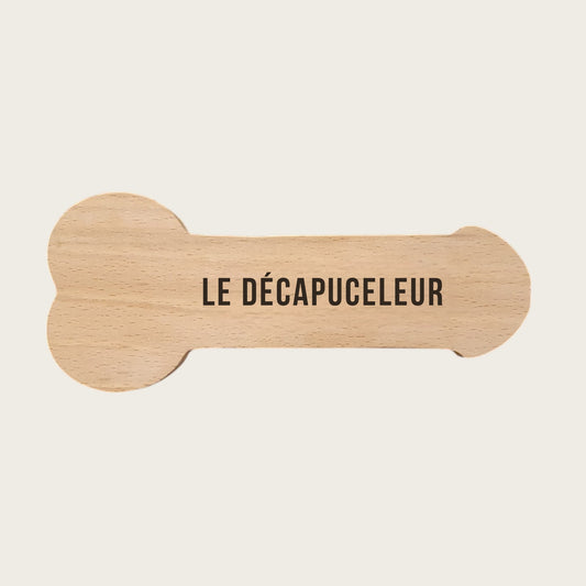 Le décapuceleur, un décapsuleur en forme de pénis pour partager vos bières entre amis ! Le zizi de poche ! Parfait pour les EVG / EVJF et pour vos amis beaufs !