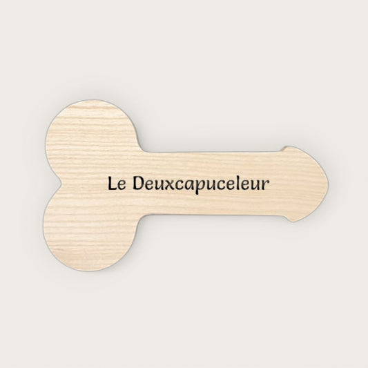 Le deuxcapuceleur, un décapsuleur en forme de pénis pour partager vos bières entre amis ! Le zizi de poche ! Parfait pour les EVG / EVJF et pour vos amis beaufs !