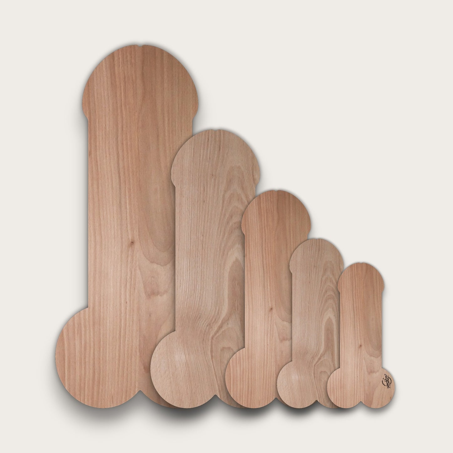 Planches à découper en hêtre personnalisables, en forme de bite, idéales pour vos apéritifs entre amis et en cadeau EVG/EVJF. Le zizi de l'apéro