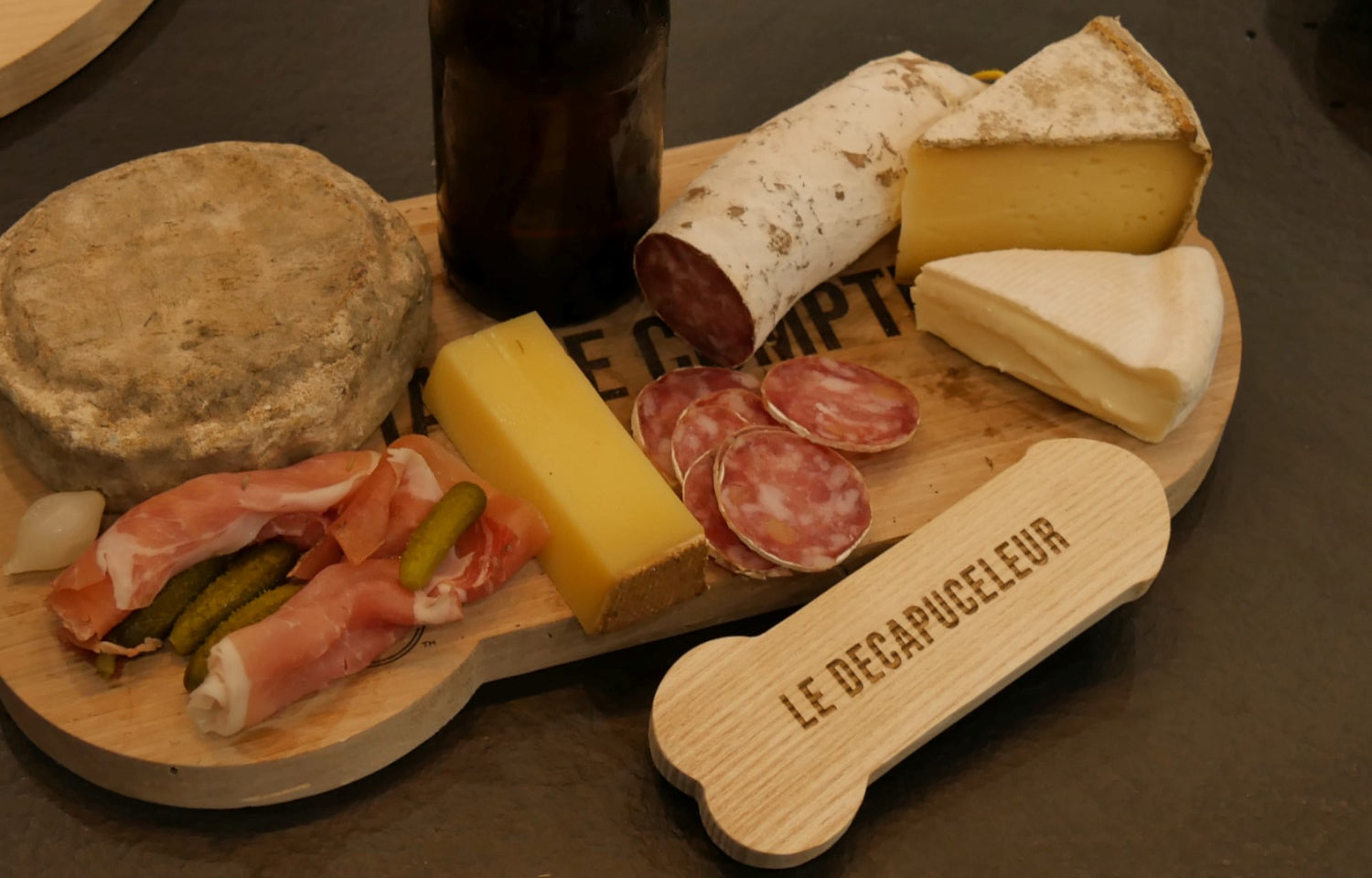 Le décapusleur, le meilleur décapsuleur de vos soirées en amis, EVG, EVJG et autres fêtes!