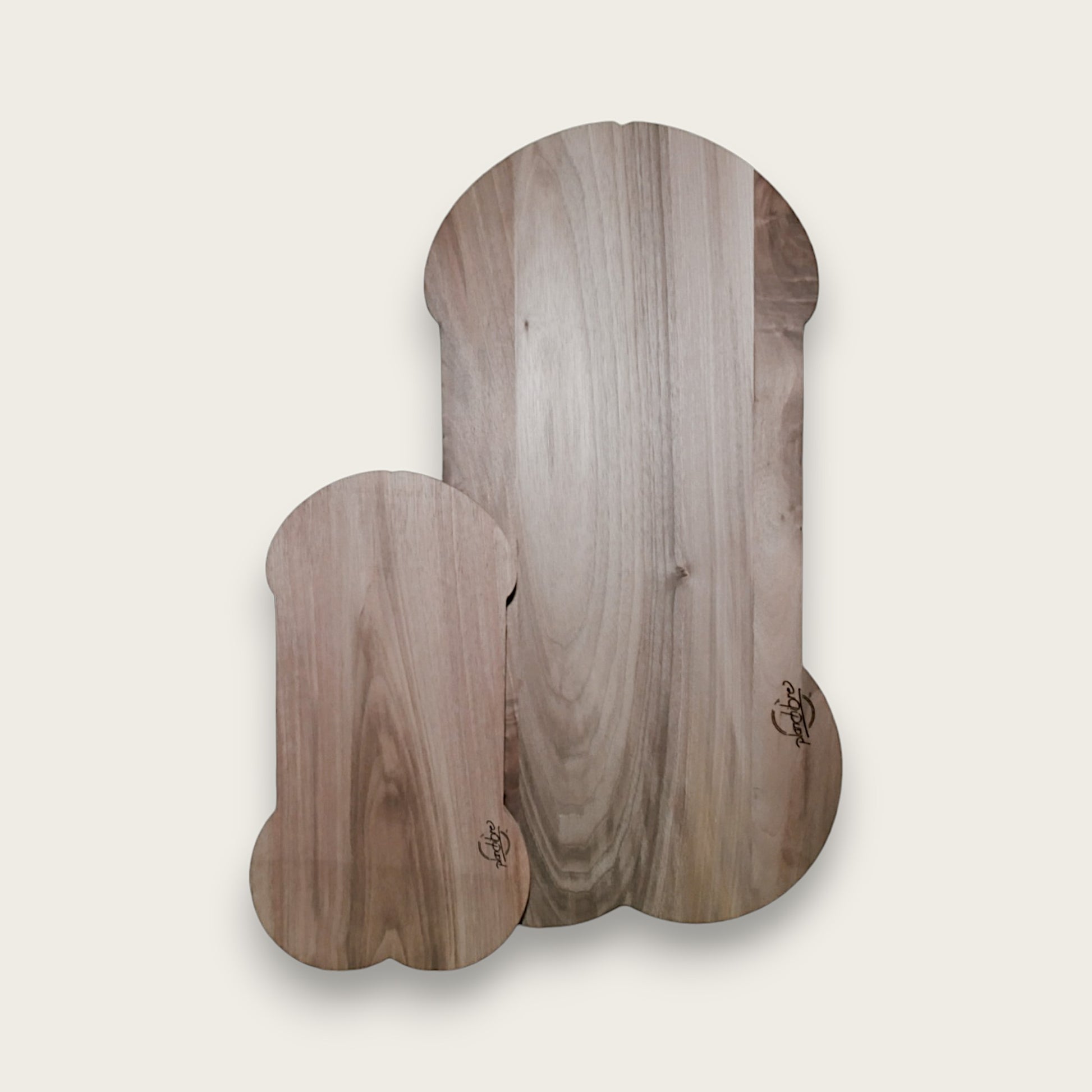 Planches à découper dodues en noyer personnalisables, en forme de bite, idéales pour vos apéritifs entre amis et en cadeau EVG / EVJF