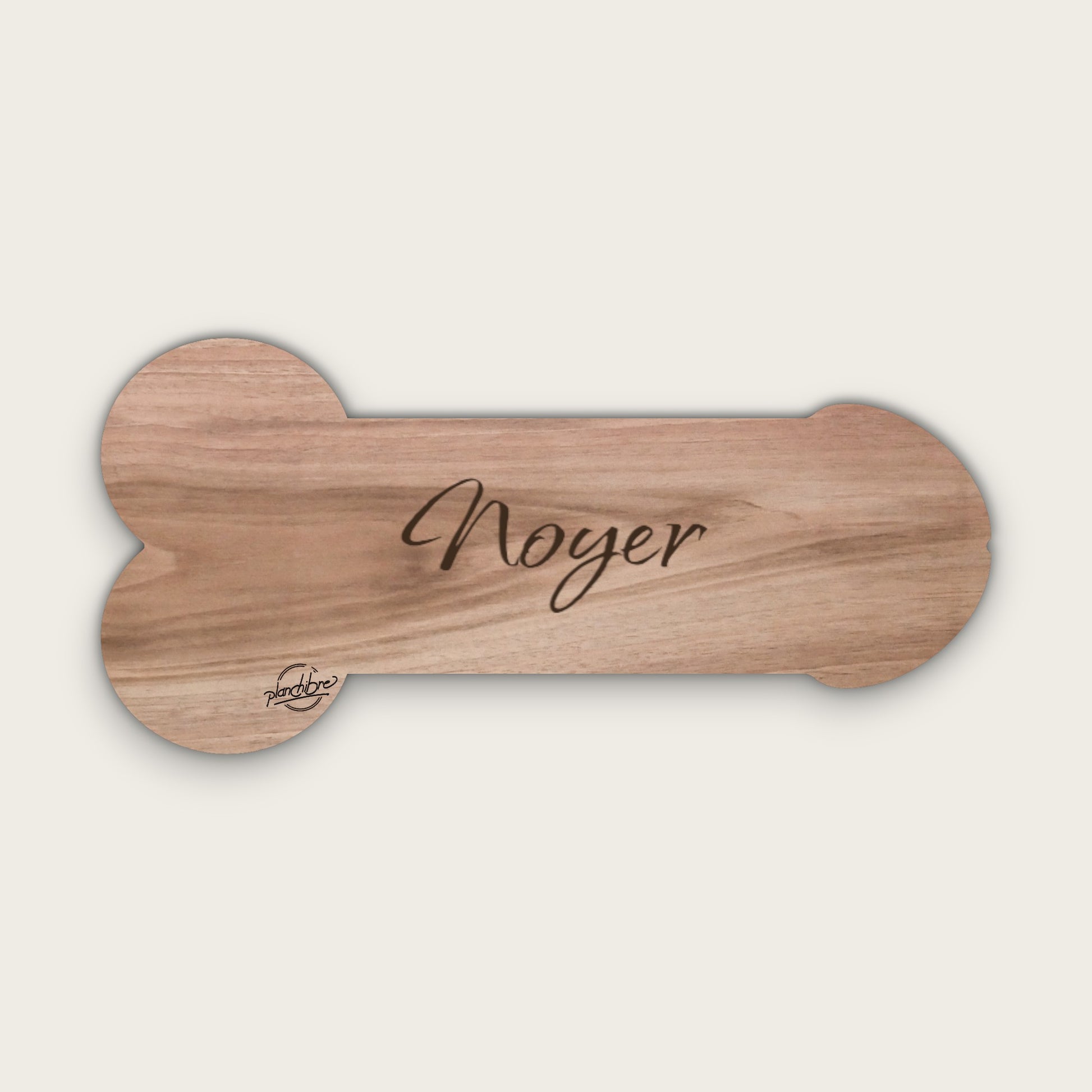 Planche à découper zizi en noyer personnalisables, en forme de bite, idéale pour vos apéritifs entre amis et en cadeau EVG / EVJF