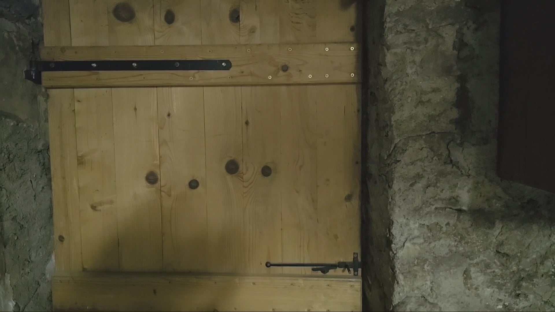 Charger la vidéo : La planche apéritive pénis parfaite pour vos apéros entre amis. Un cadeau zizi très drôle pour vos EVG et EVJF. Bienvenue à l&#39;atelier Planchibre, artisanat français de planches humoristique personnalisables en bois.